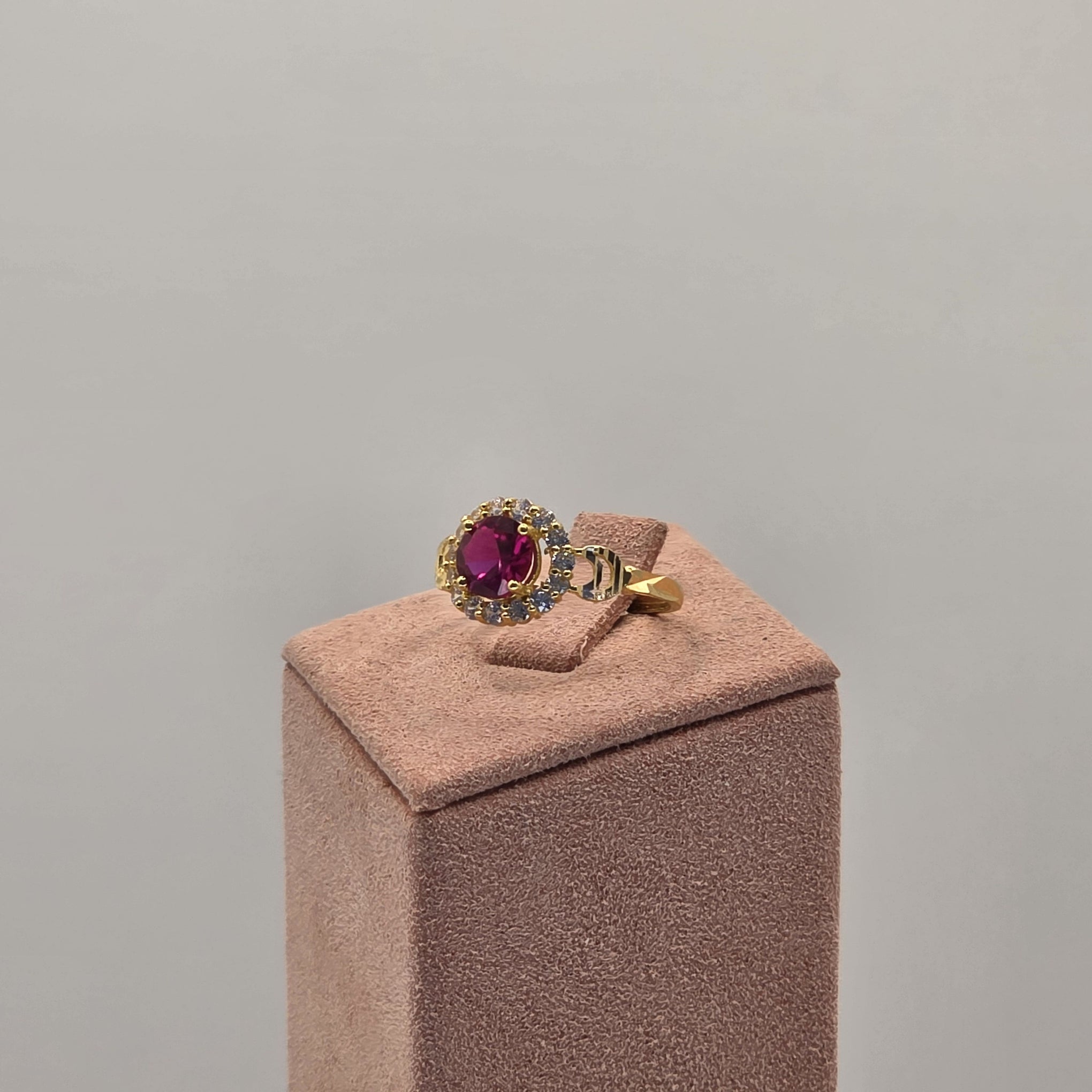 2.2g 22ct Gold Purple Gem Ring