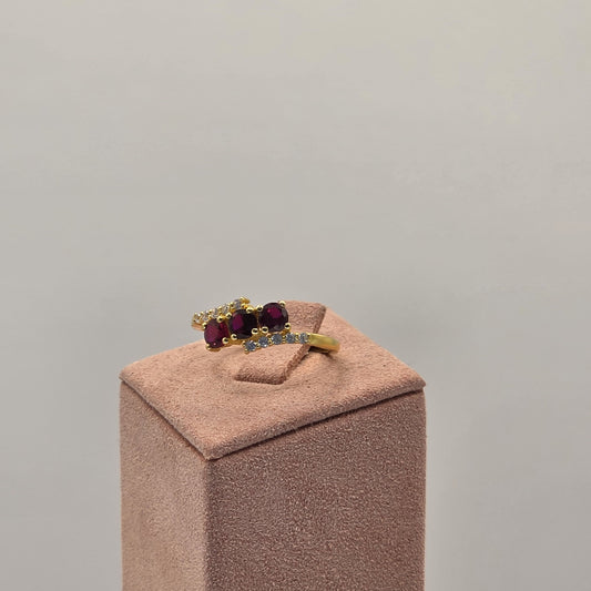 2.9g 22ct Gold 3 Purple Gemstone Ring