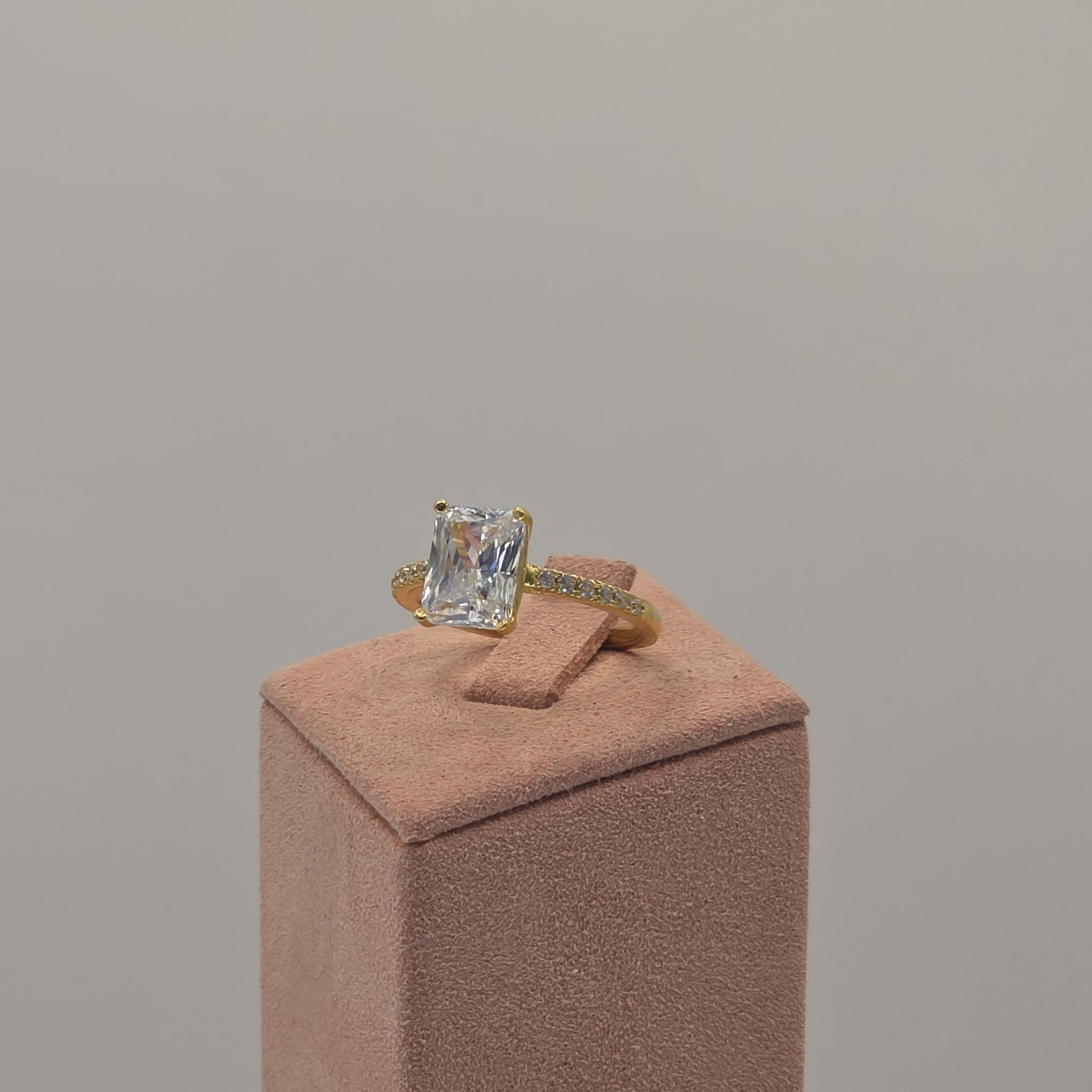 4g 22ct Gold Rectangular Gemstone gold band