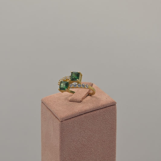 3.5g 22ct Gold 2 Green square Gemstone Ring