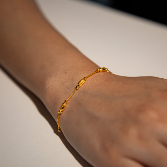 2.4g 22ct Gold Cylinder & Ball Bracelet