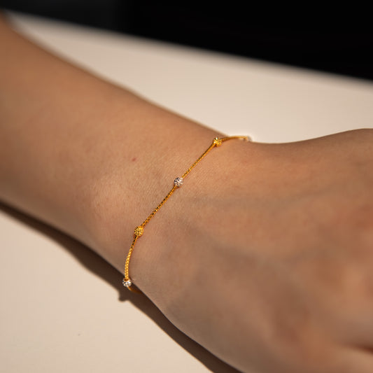 2.5g 22ct Gold & White Gold Beaded Bracelet