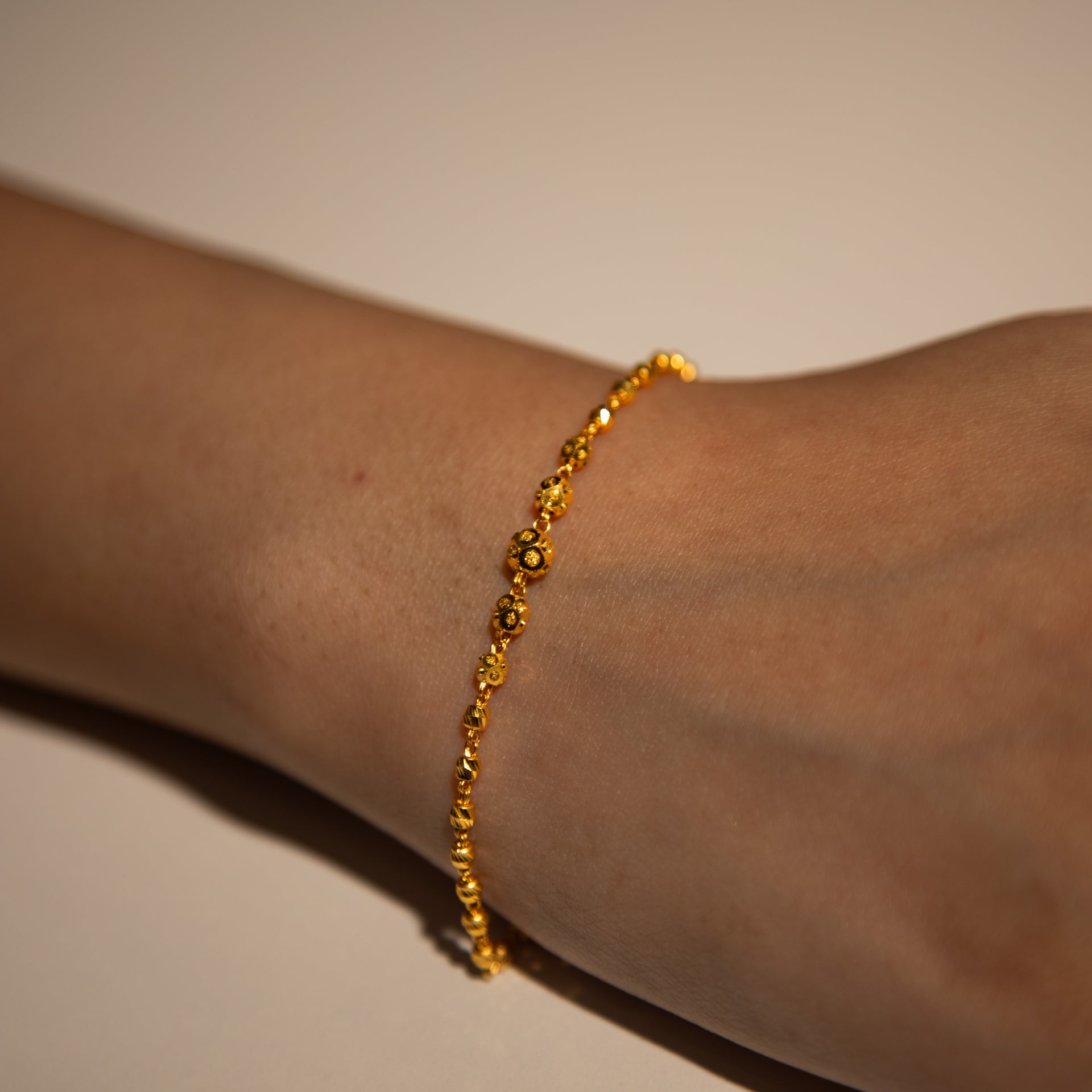4g 22ct Gold Hexagon & Ball Bracelet