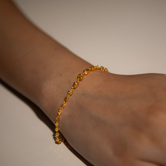 4.4g 22ct Gold Cylinder & Cone Bracelet
