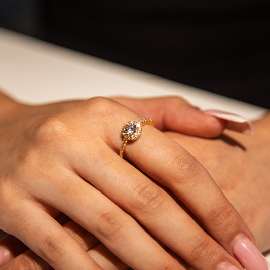 3.2g 22ct Gold Clear Circle Gem Classic Elegance Ring