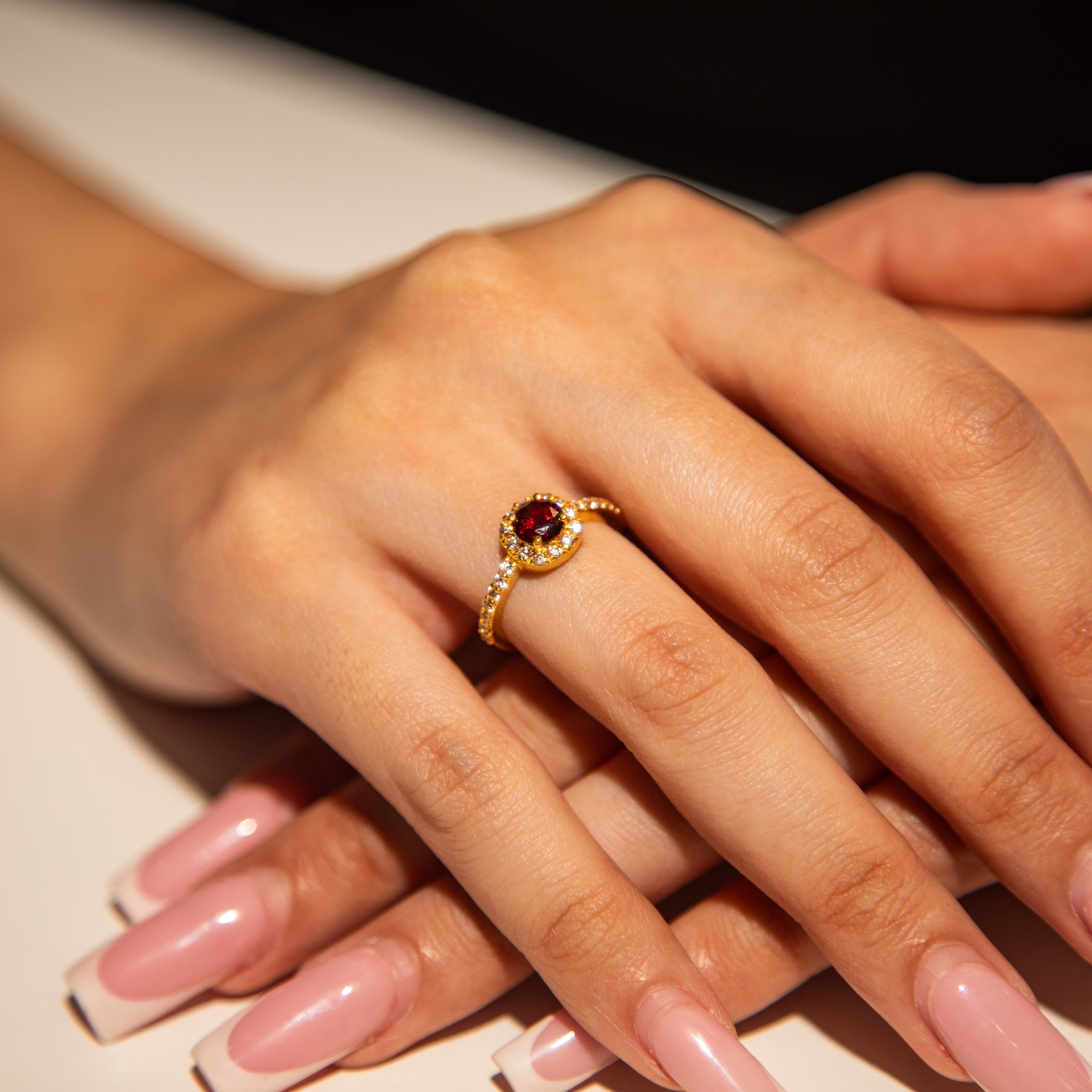 2.9g 22ct Gold Circular Ruby Gemstone