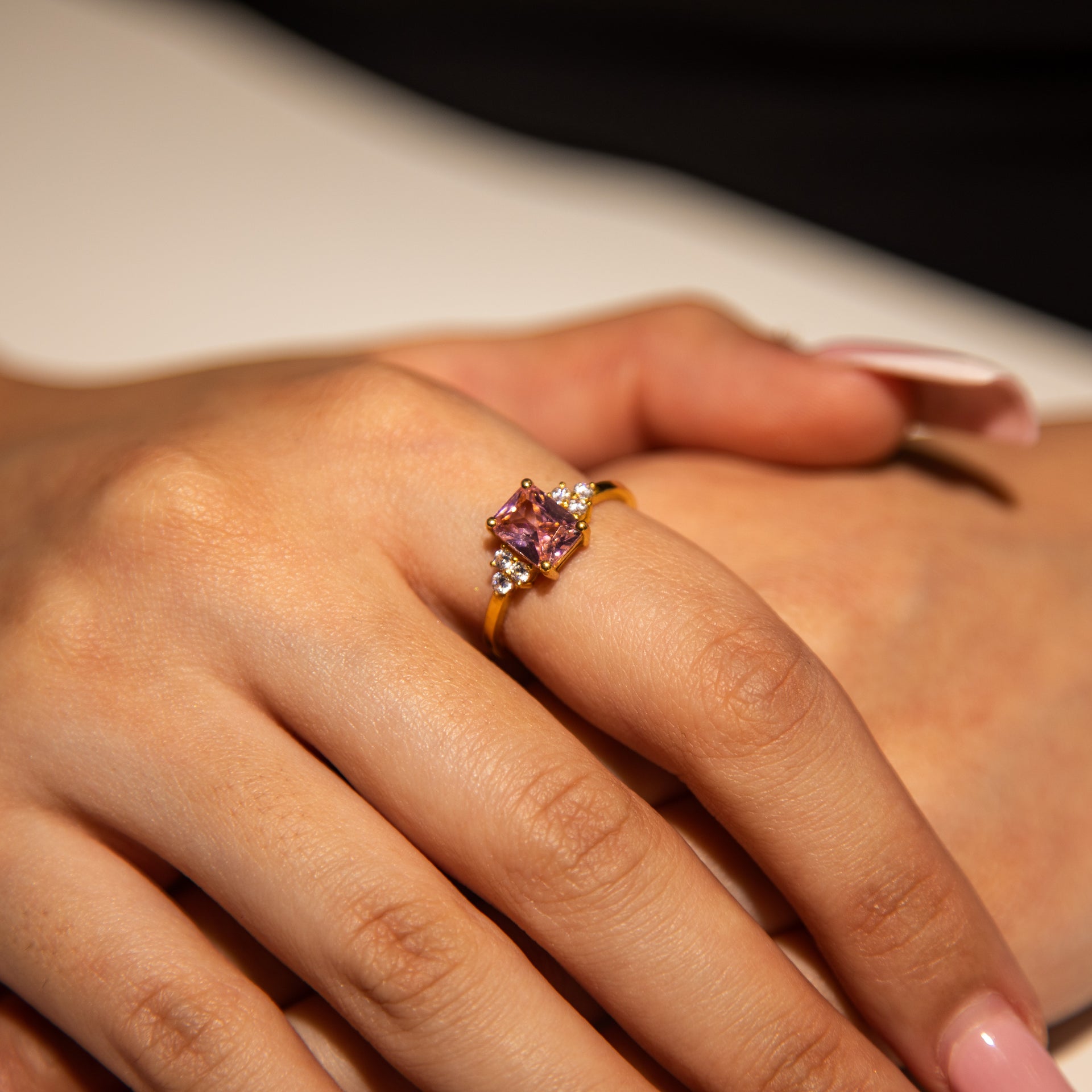 2.9g 22ct Gold Pink Rectangle Gem