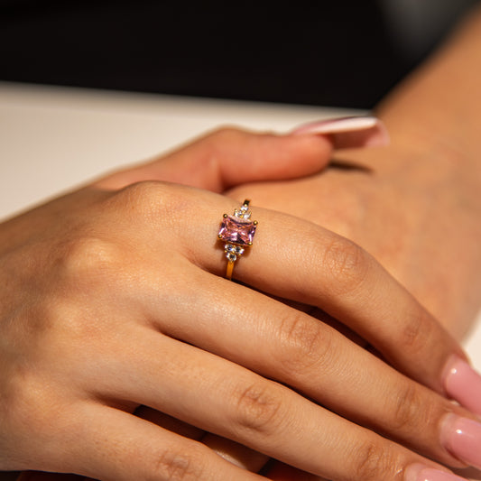 2.9g 22ct Gold Pink Rectangle Gem
