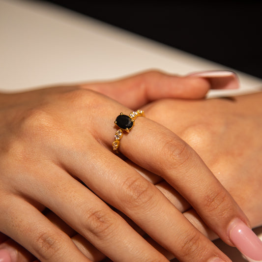 3g 22ct Gold Black Oval Gem Ring
