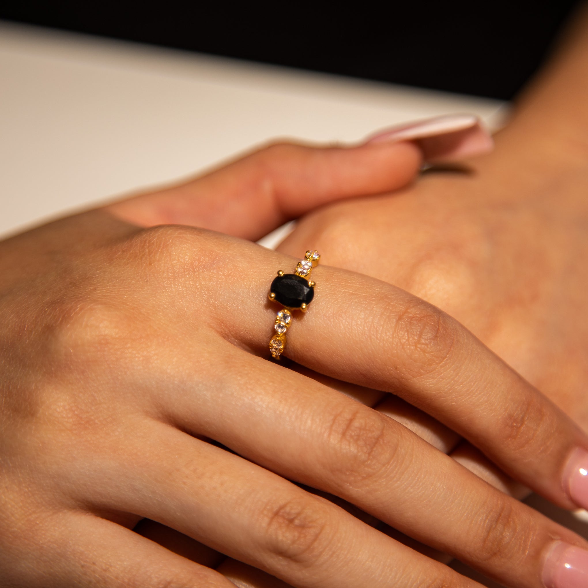 3g 22ct Gold Black Oval Gem Ring