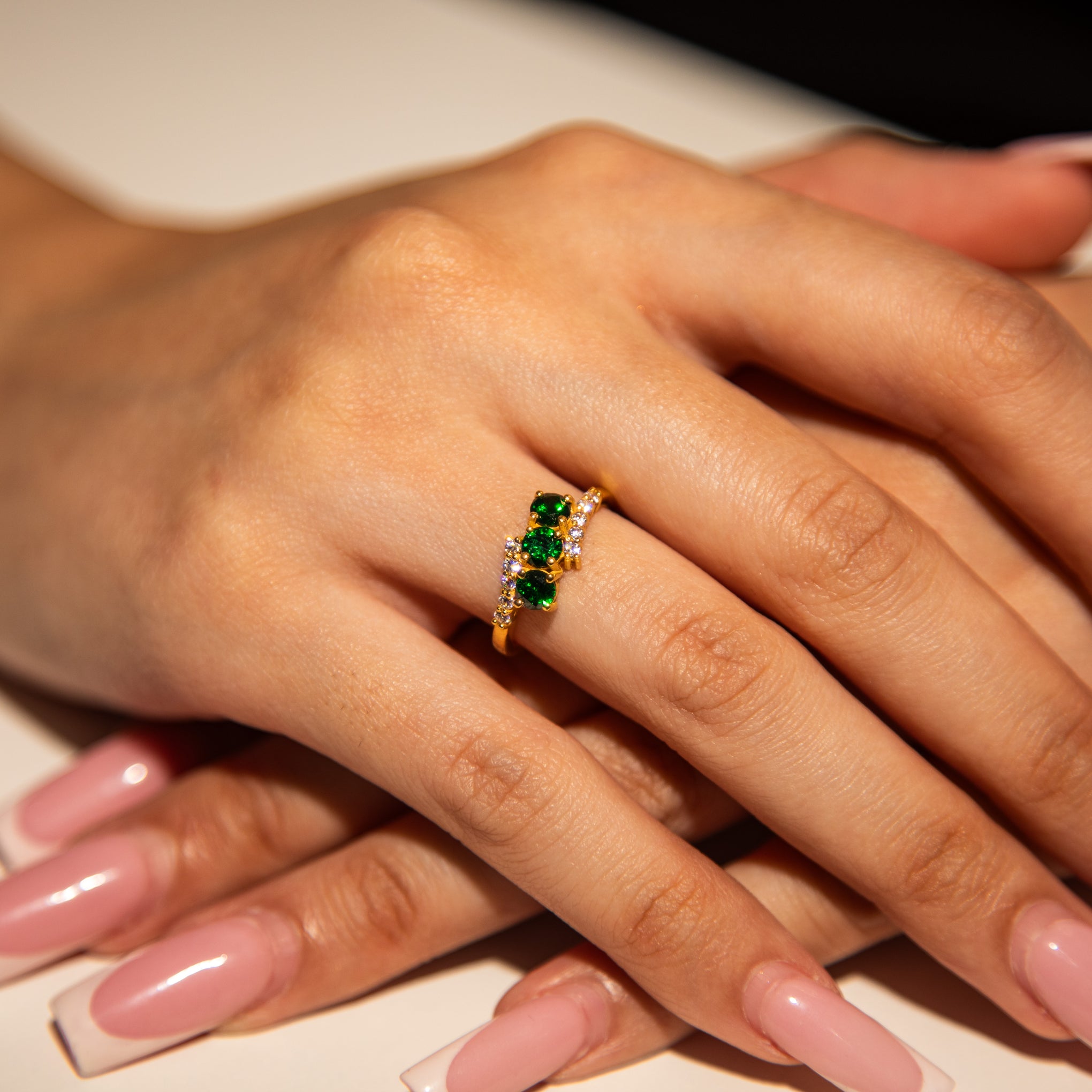 2.8g 22ct Gold Trio Green Circle Gem Ring
