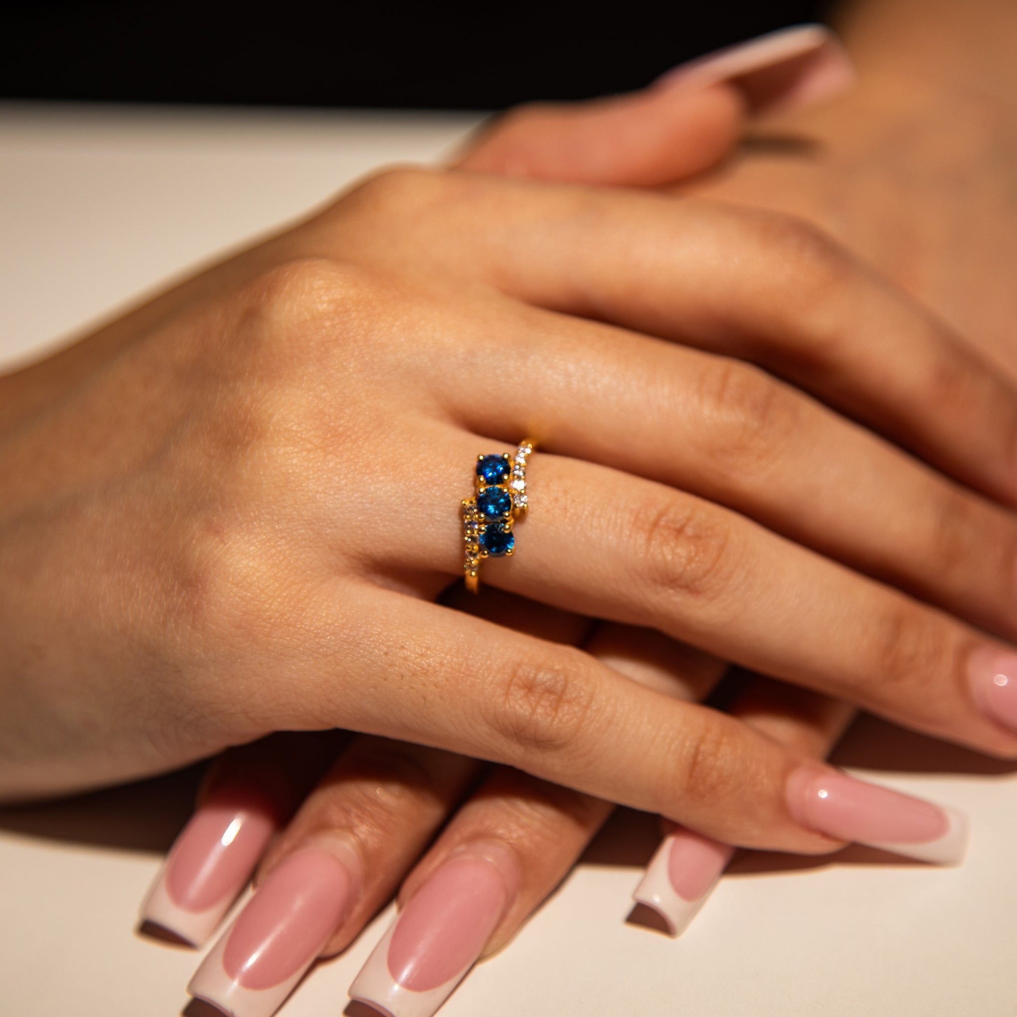2.8g 22ct Gold Triple Blue Circle Gem Ring
