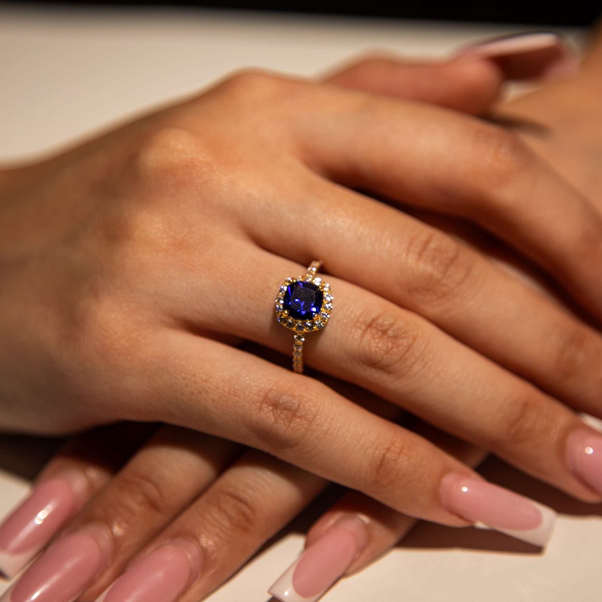 3.1g 22ct Gold Blue Square Gemstone Royal Statement Ring