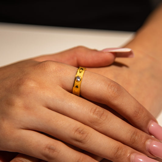 3.5g 22ct Gold Twin Clear Gem Band - Size M
