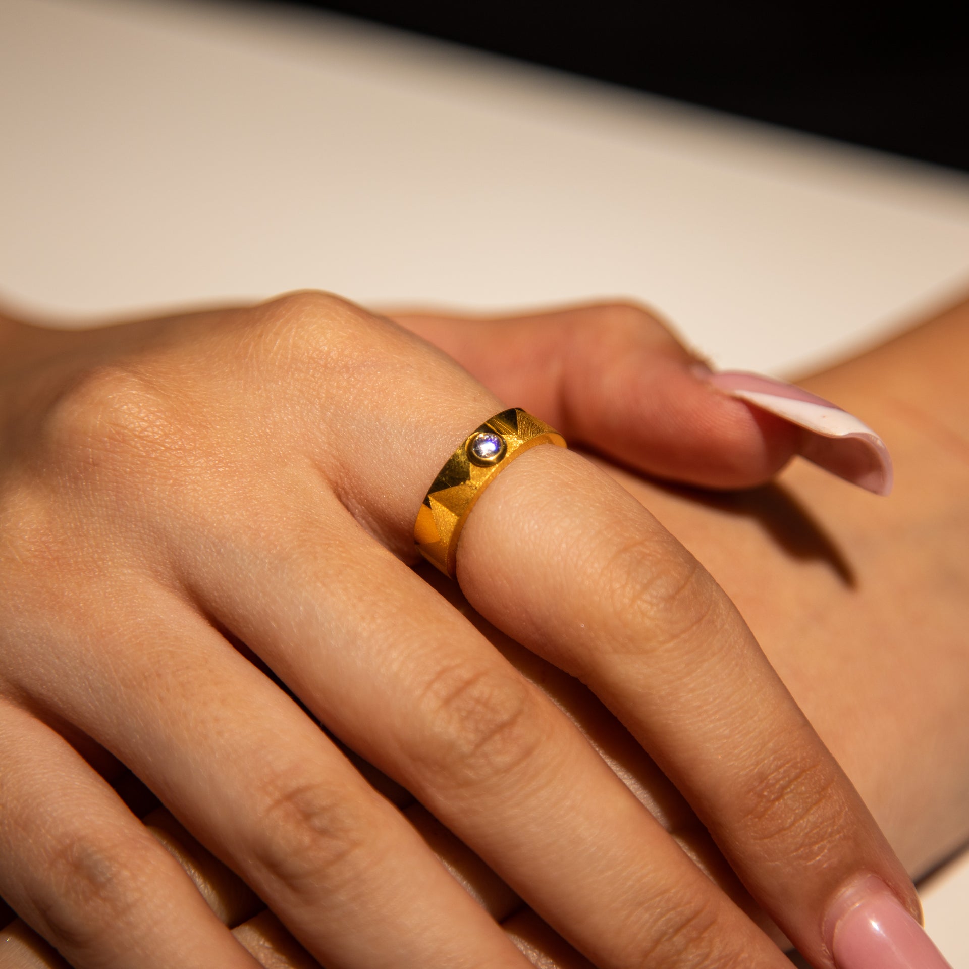 2.8g 22ct Gold Zigzag Band