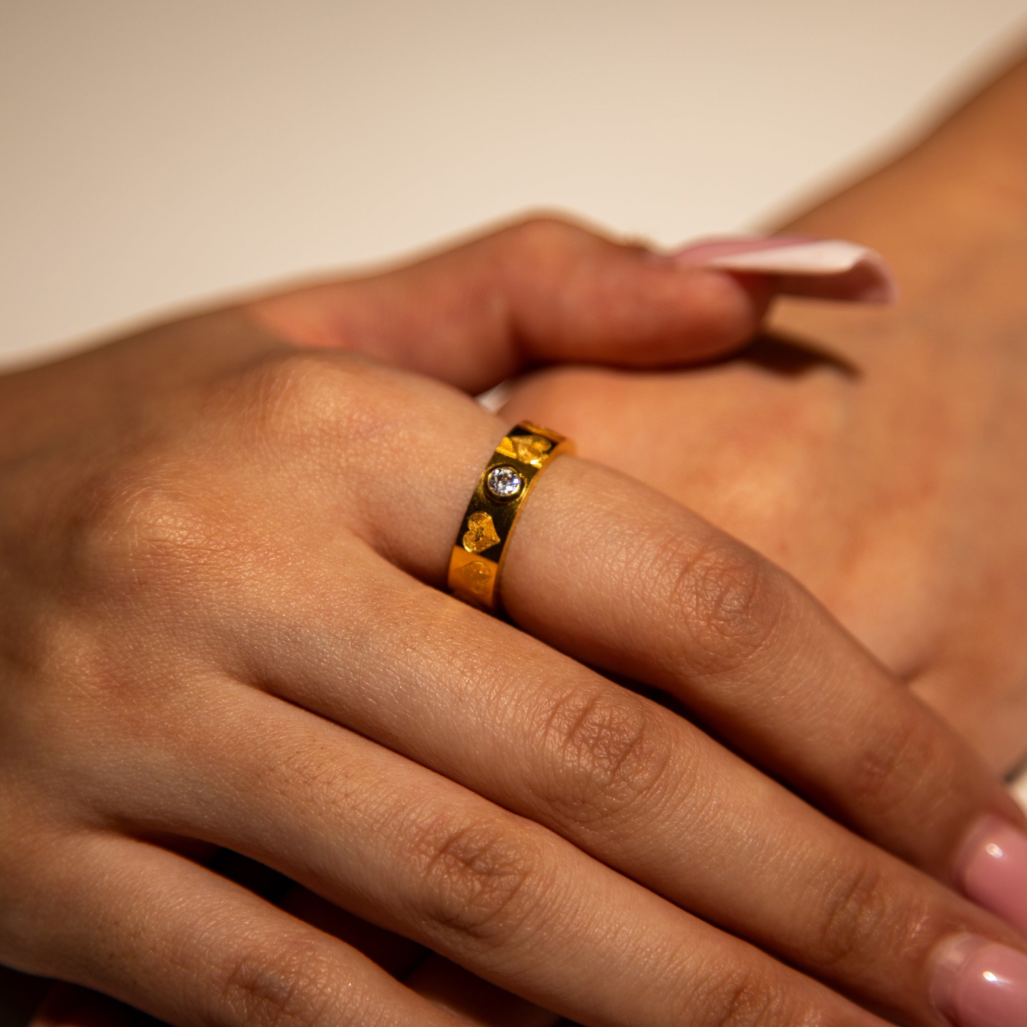 3.7g 22ct Gold Elegant Heart Band Ring - Size M