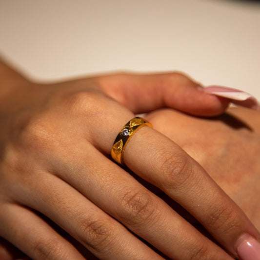 3.3g 22ct Gold Leaf Pattern Heritage Band - Size M
