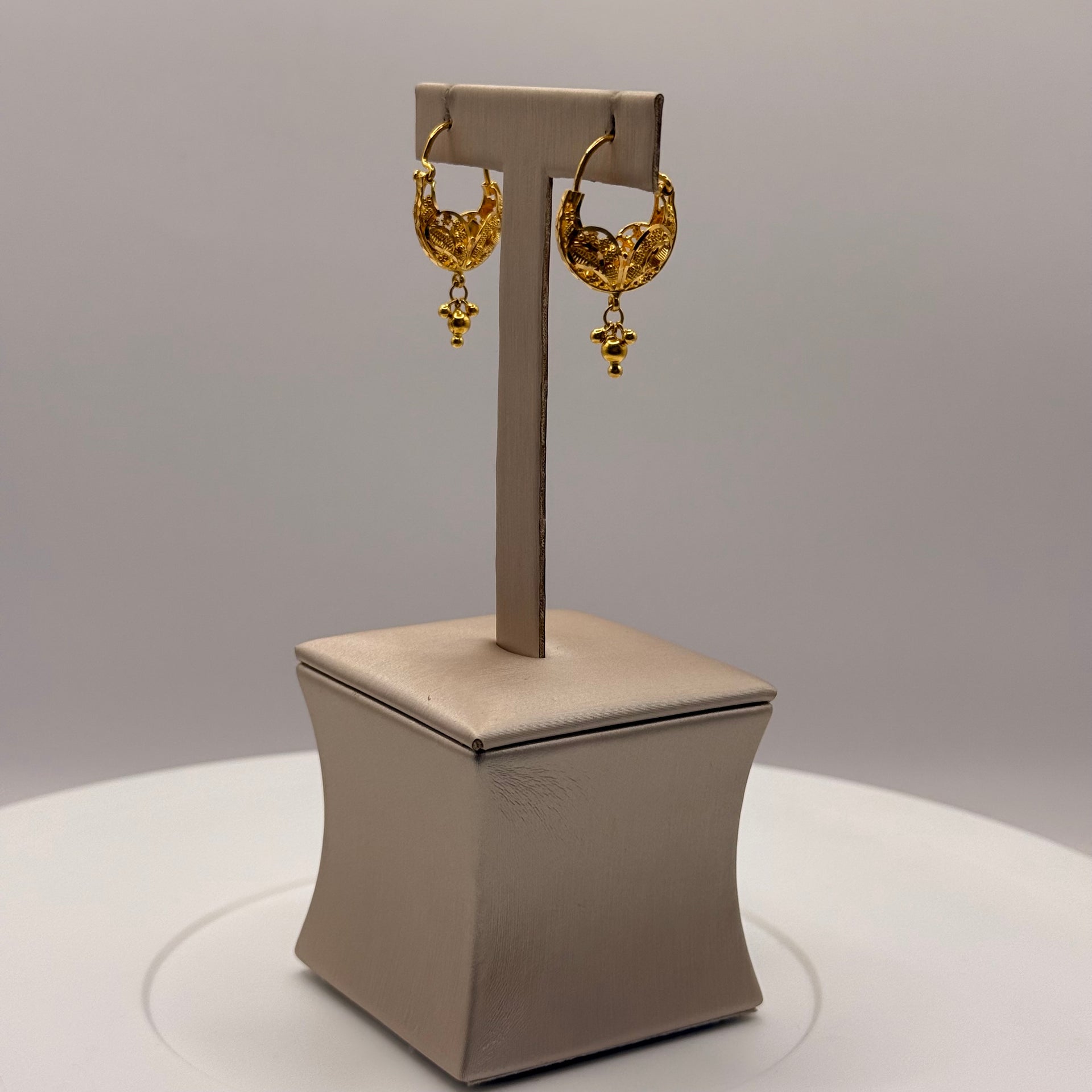 5.7g 22ct Gold Filigree Moon Basket Earrings