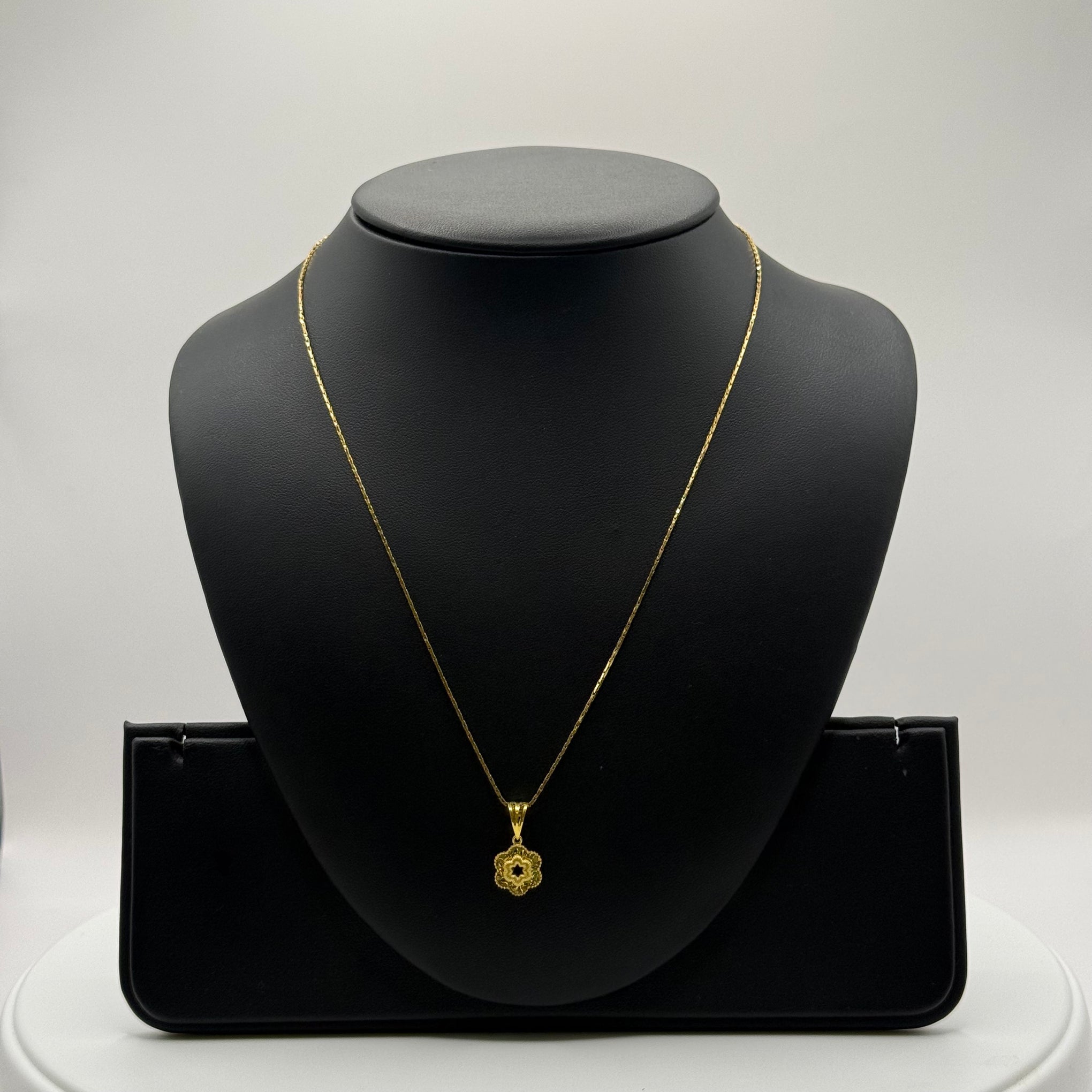 4.7g 22ct Gold Flower Pendant + Chain Necklace