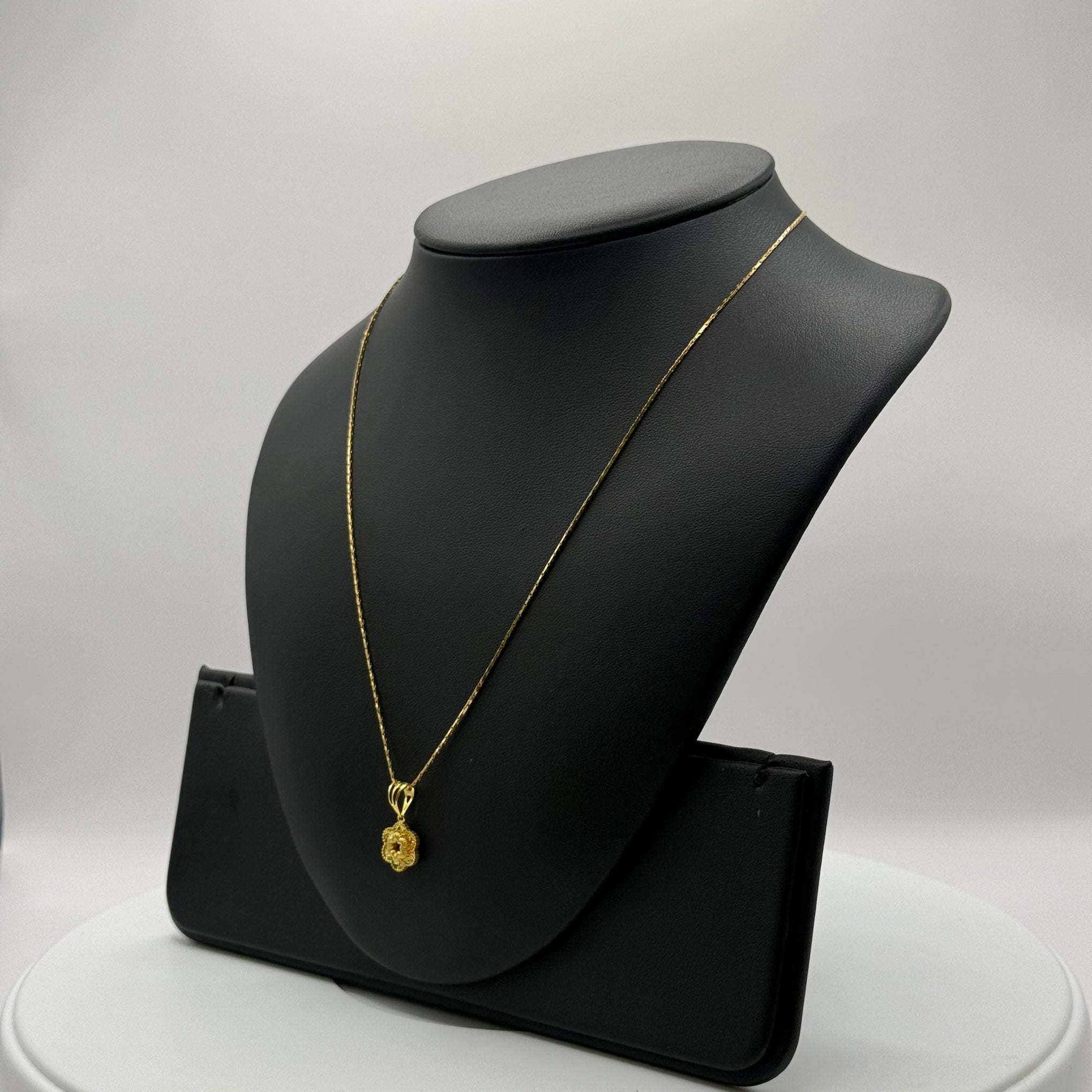 4.7g 22ct Gold Flower Pendant + Chain Necklace