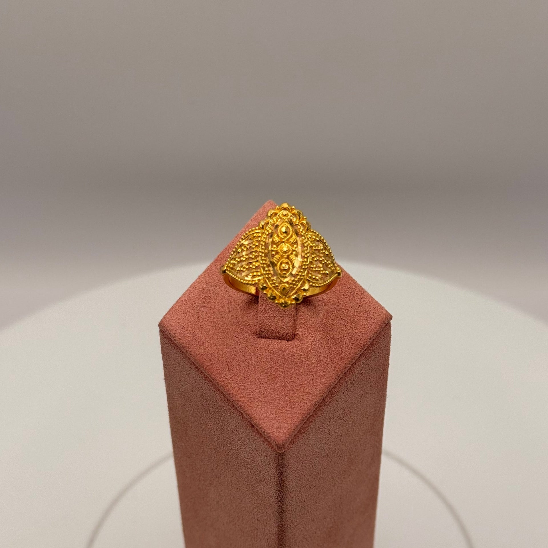 4.2g 22ct Gold Marquise Filigree Ring
