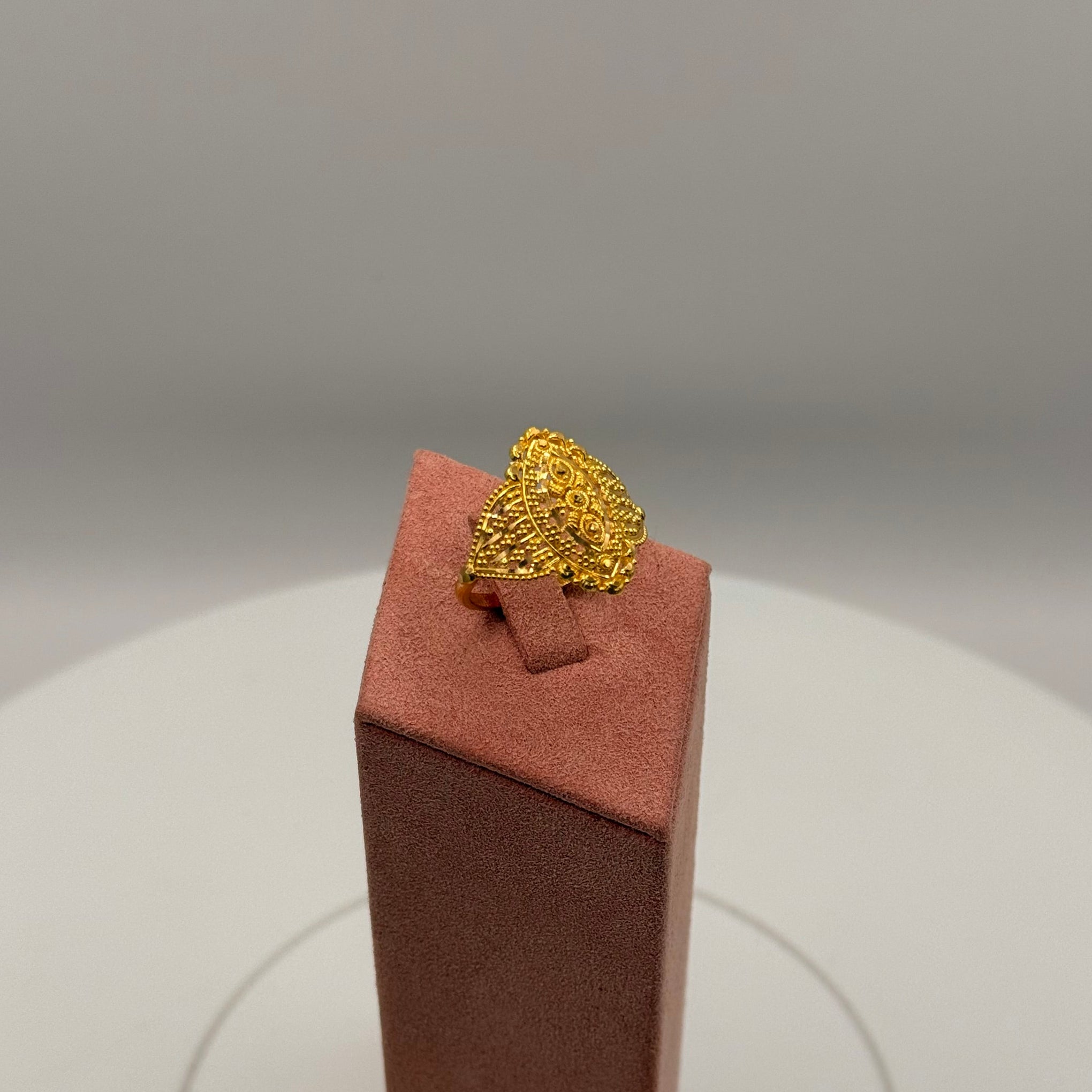 4.2g 22ct Gold Marquise Filigree Ring