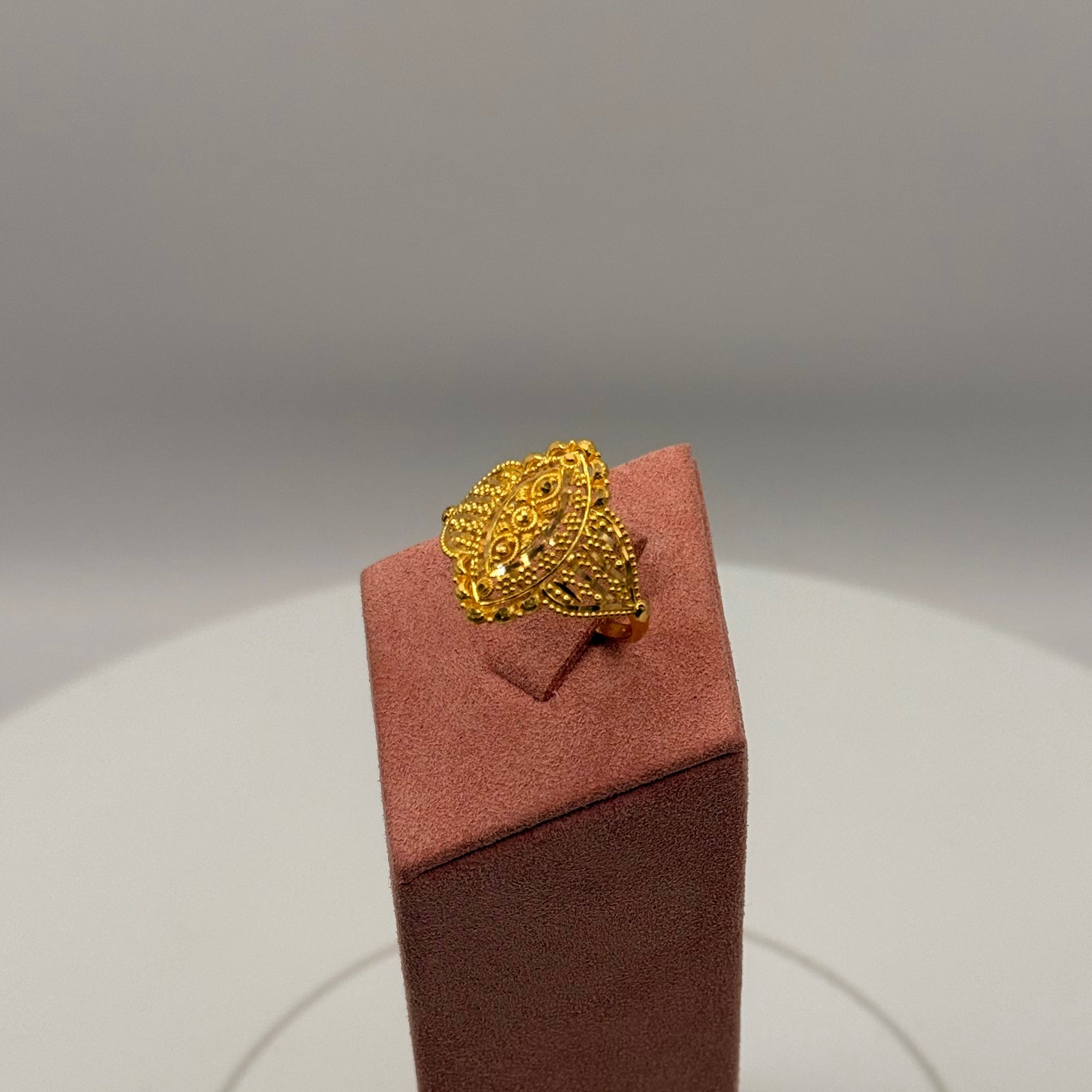 4.2g 22ct Gold Marquise Filigree Ring