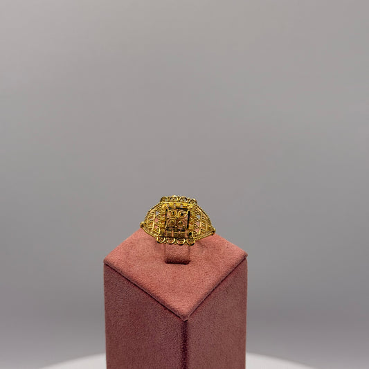 3.7g 22ct Gold Square Filigree Ring