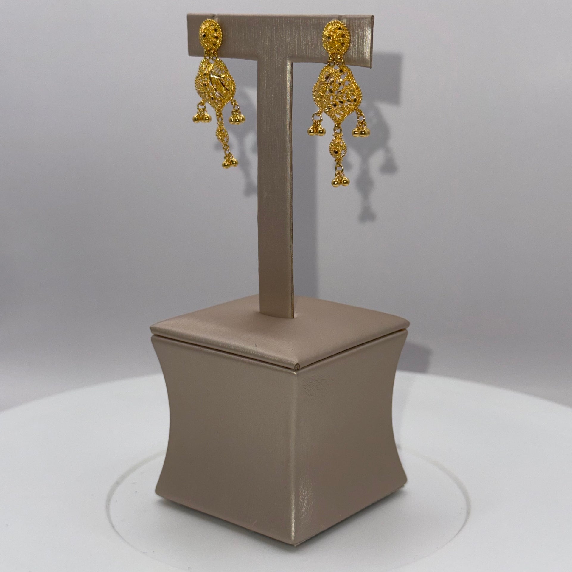 6.7g 22ct Gold Filigree Dangle Earrings