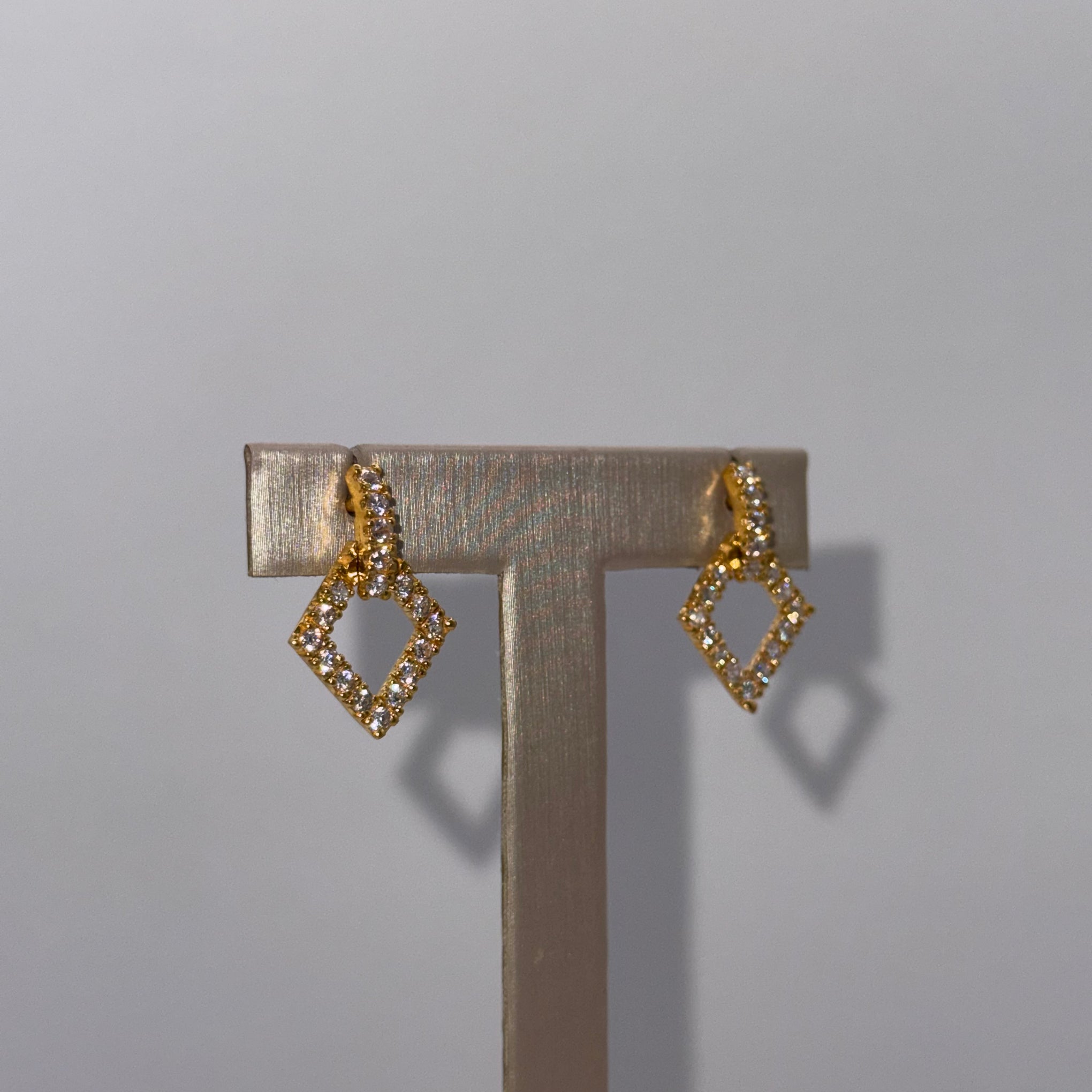 5.3g 22ct Gold Diamonte Dangle Earrings